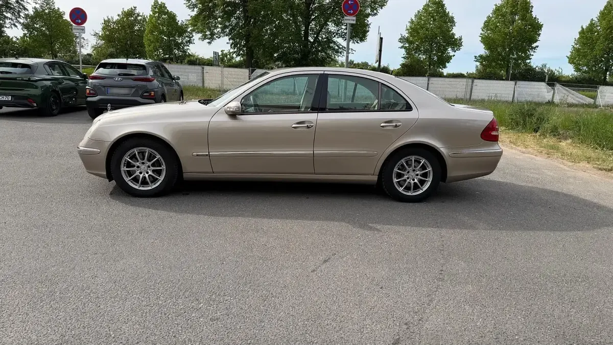 Gebraucht Mercedes E320 Elegance 204 PS (150 kW) 2003 Gold Limousine