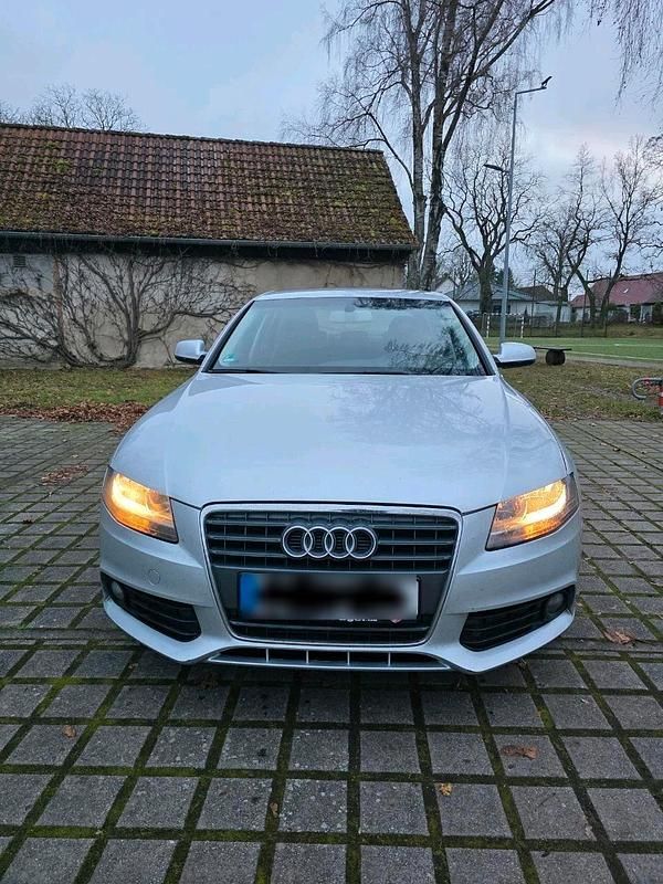 Gebraucht Audi A4 140 PS (102 kW) 2010 Silber Limousine