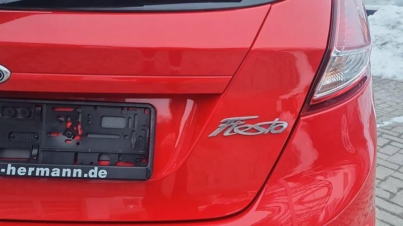 Gebraucht Ford Fiesta Trend 60 PS (44 kW) 2015 Rot Kleinwagen