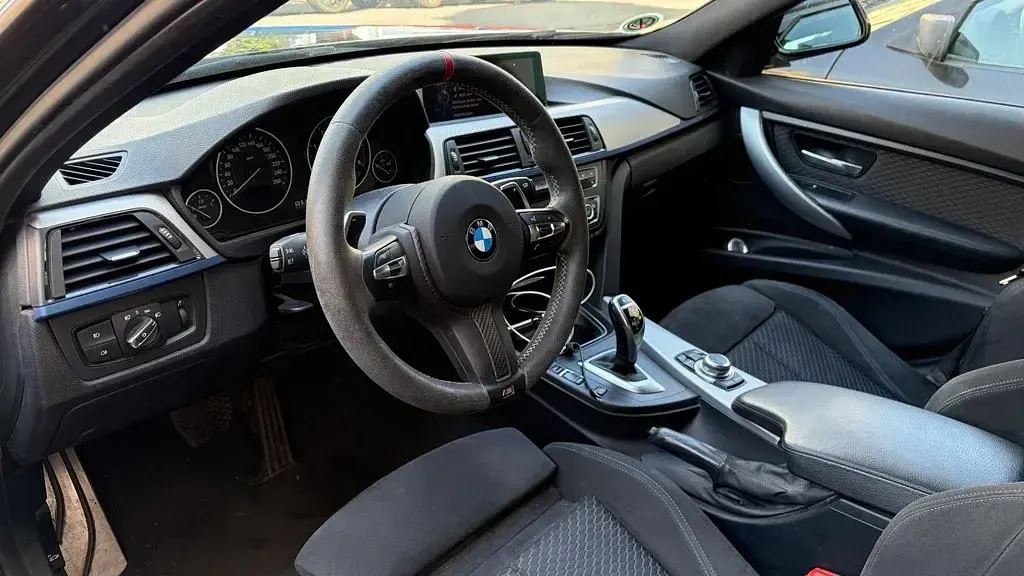 Gebraucht BMW 330 M Sport 258 PS (189 kW) 2012 Schwarz Limousine