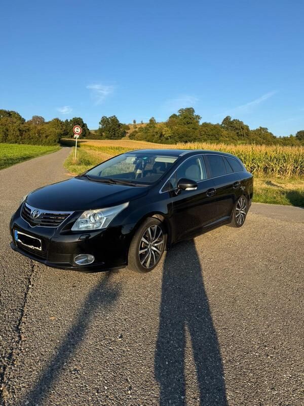 Schwarz Gebraucht 2010 Toyota Avensis Kombi | 6.499 € (Etwas zu teuer) - Bild 1/4