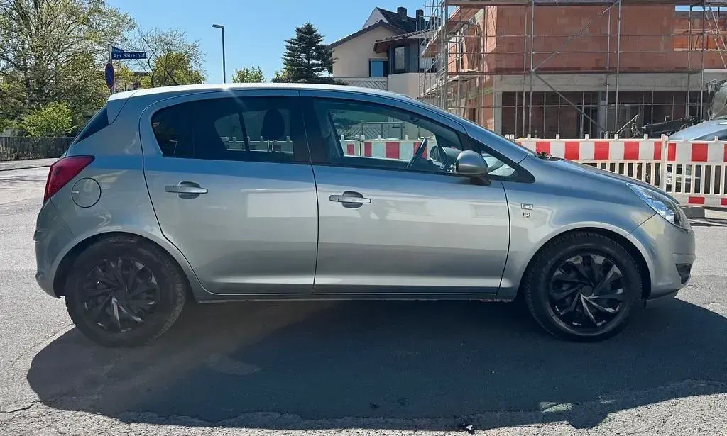 Gebraucht Opel Corsa Edition 87 PS (63 kW) 2010 Silber Kleinwagen