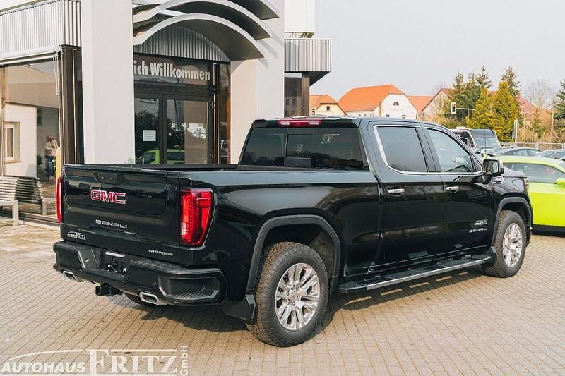 Neu GMC Sierra 309 PS (227 kW) 2025 Schwarz Pickup