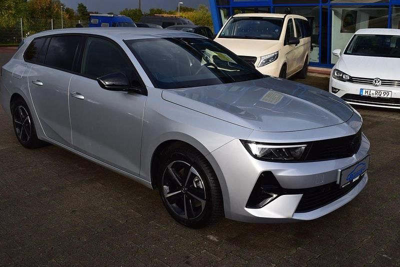 Silber Gebraucht 2024 Opel Astra Limousine | 20.980 € (Superpreis) - Bild 1/4