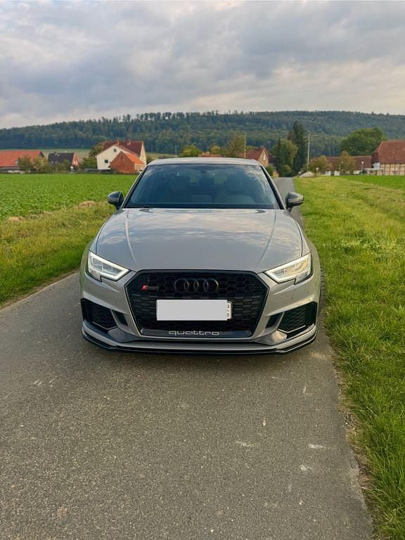 Gebraucht Audi RS3 Ambiente 400 PS (294 kW) 2018 Grau Limousine