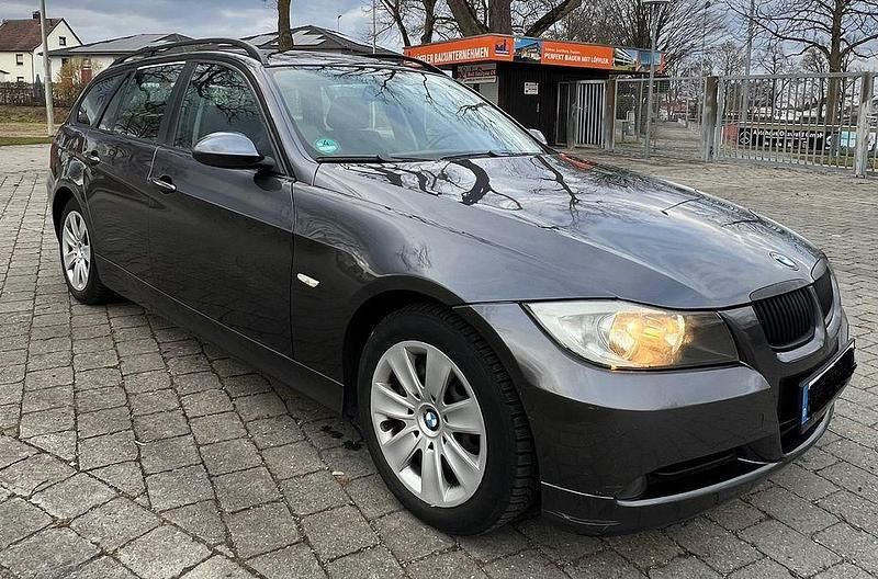 Gebraucht BMW 318 129 PS (94 kW) 2007 Grau Kombi