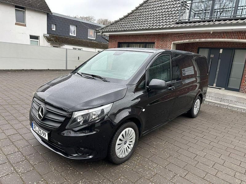 Gebraucht Mercedes Vito Luxury 190 PS (139 kW) 2022 Schwarz Van