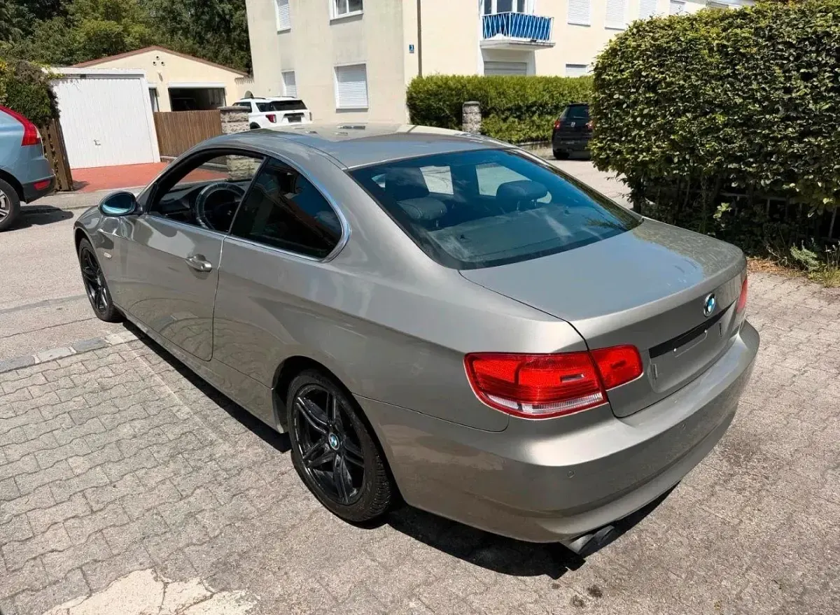 Gebraucht BMW 325 218 PS (160 kW) 2008 Andere farben Coupé