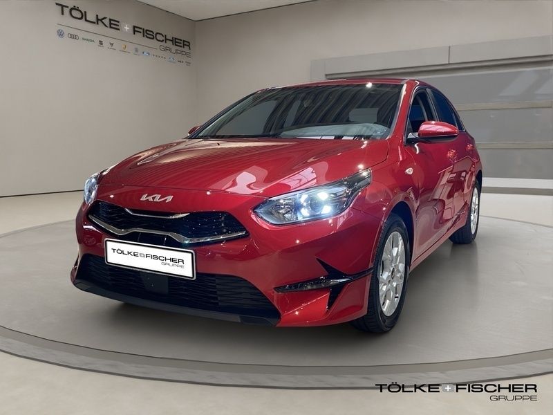 Gebraucht Kia Ceed Comfort 140 PS (102 kW) 2024 Silber Kleinwagen