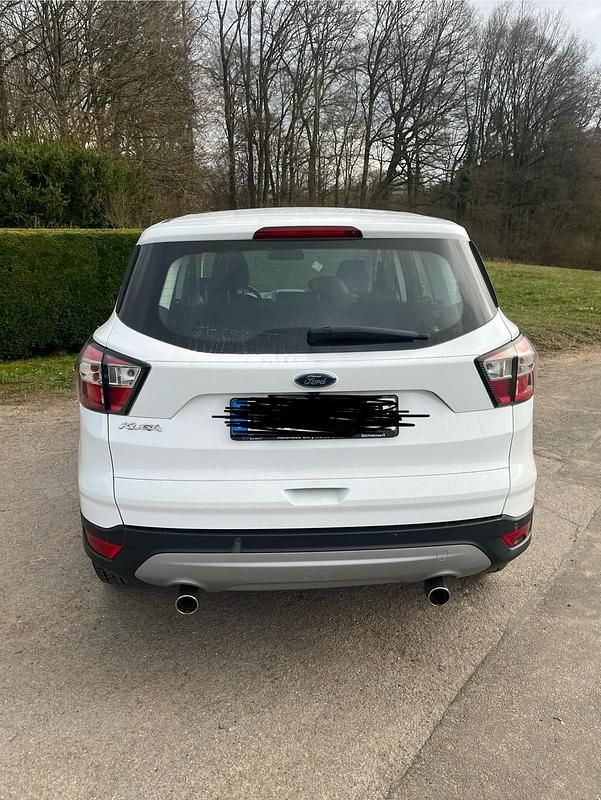 Gebraucht Ford Kuga Titanium 150 PS (110 kW) 2018 Weiß SUV