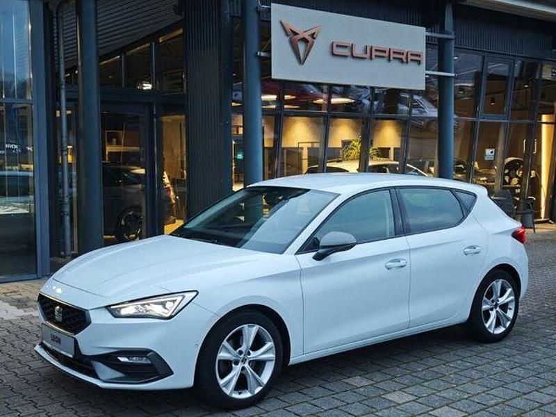 Nevada weiss (metallic) Gebraucht 2021 Seat Leon FR Limousine | 19.790 € (Guter Preis) - Bild 1/4