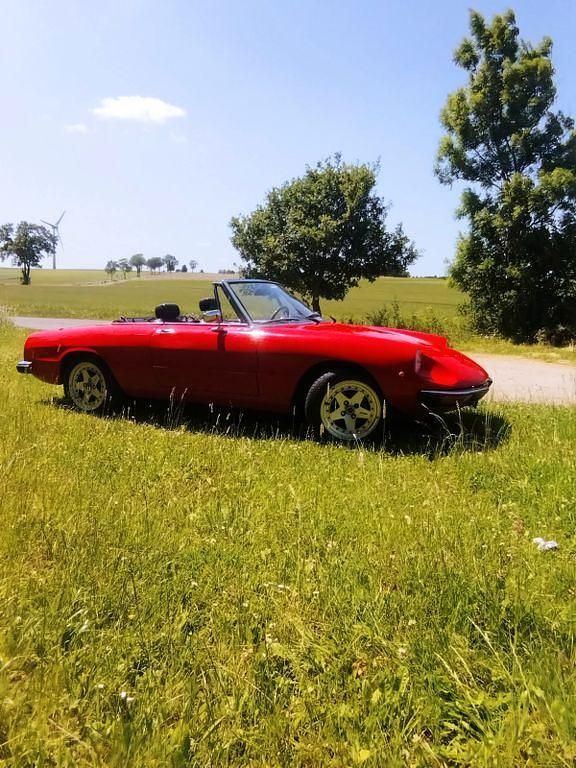 Rot Gebraucht 1975 Alfa Romeo Spider Cabrio | 15.800 € - Bild 1/4