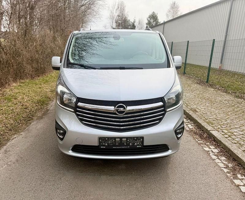 Gebraucht Opel Vivaro 145 PS (106 kW) 2016 Silber Van / Kleinbus