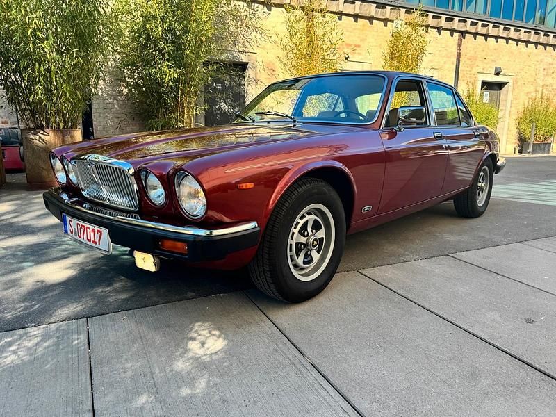 Rot Gebraucht 1986 Jaguar XJ6 Limousine | 68.700 € - Bild 1/4