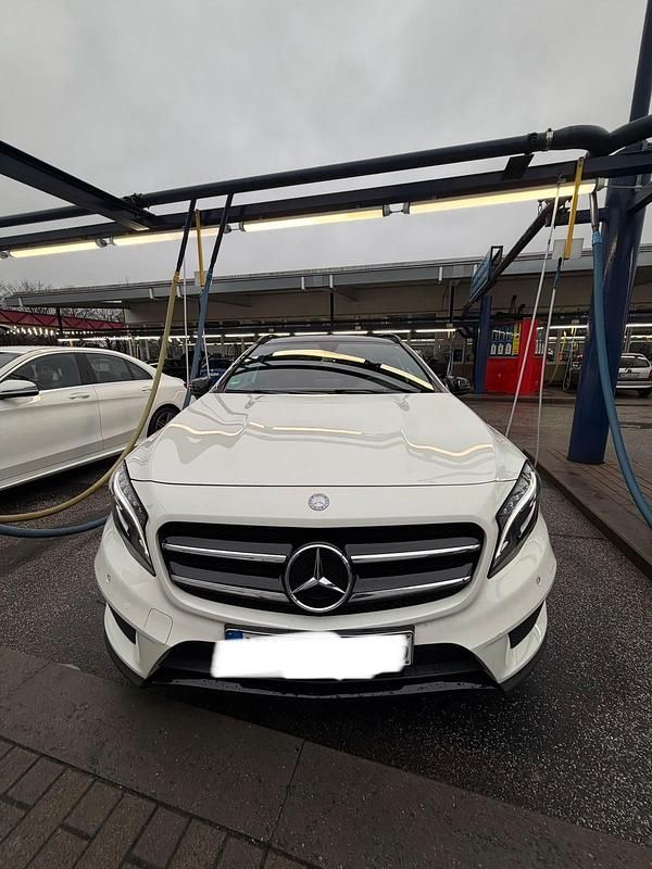 Gebraucht Mercedes GLA200 136 PS (100 kW) 2016 Weiß SUV