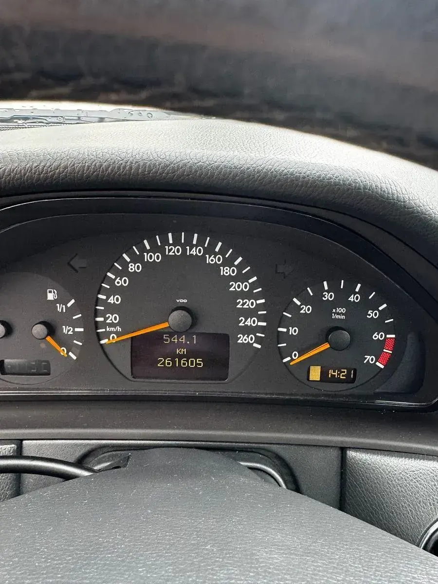 Gebraucht Mercedes E200 Classic 163 PS (119 kW) 2001 Schwarz Limousine