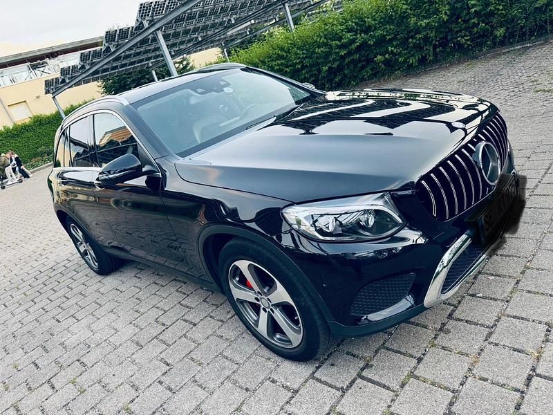 Schwarz Gebraucht 2017 Mercedes GLC220 SUV | 24.300 € (Fairer Preis) - Bild 1/4