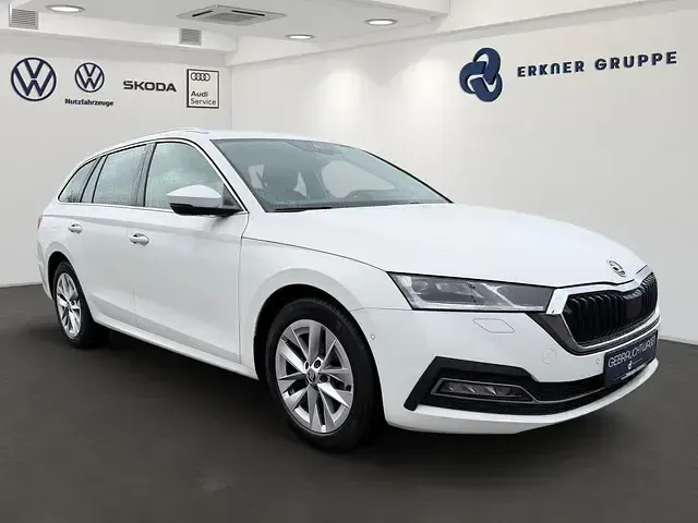 Gebraucht Skoda Octavia Style 116 PS (85 kW) 2023 Candyweiss Kombi