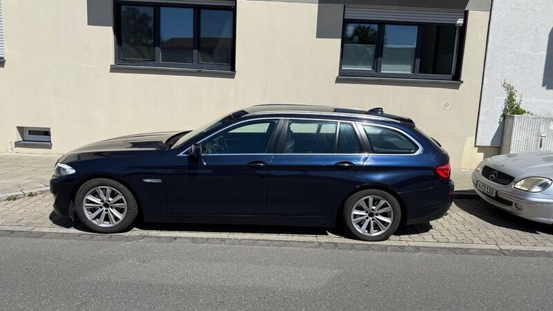 Blau Gebraucht 2011 BMW 525 Sport Line Kombi | 4.500 € (Superpreis) - Bild 1/4
