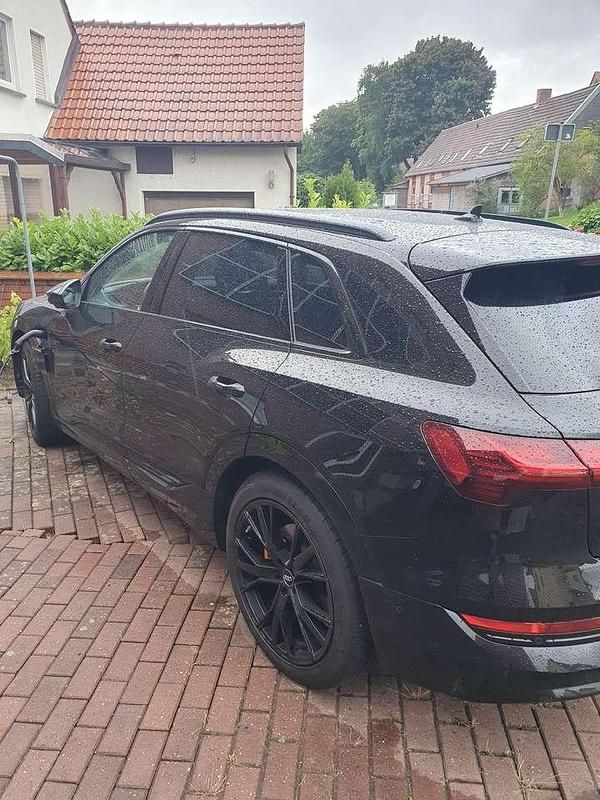 Schwarz Gebraucht 2019 Audi e-tron Design SUV | 33.333 € (Teuer) - Bild 1/4