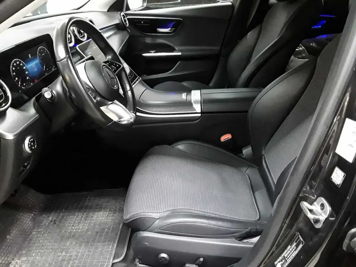 Gebraucht Mercedes C200 Avantgarde 163 PS (119 kW) 2023 Graphitgrau metallic Kombi
