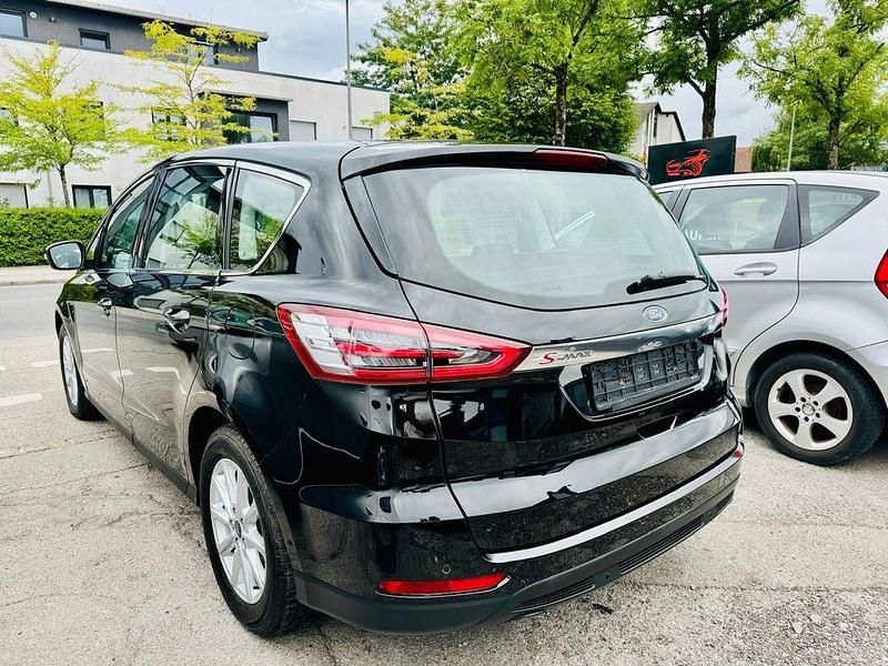 Gebraucht Ford S-MAX Titanium 150 PS (110 kW) 2017 Schwarz Van / Kleinbus