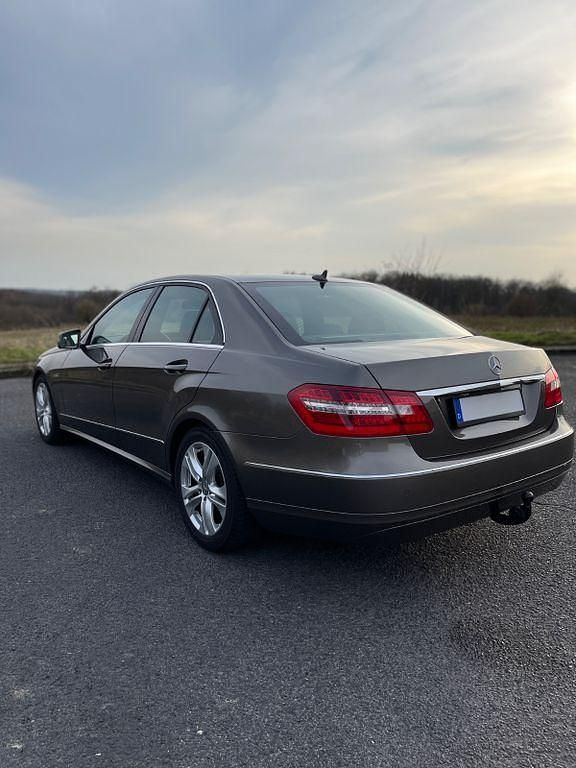 Gebraucht Mercedes E250 Avantgarde 204 PS (150 kW) 2009 Grau Limousine