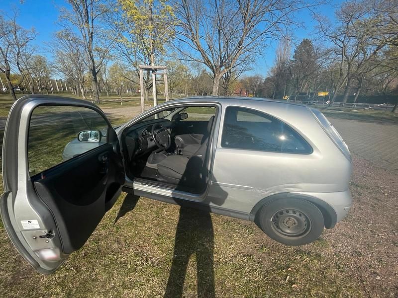 Gebraucht Opel Corsa Edition 80 PS (58 kW) 2006 Silber Kleinwagen
