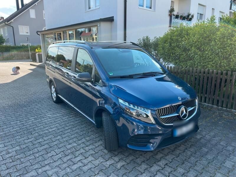 Blau Gebraucht 2023 Mercedes V300 Avantgarde Van / Kleinbus | 56.900 € - Bild 1/4