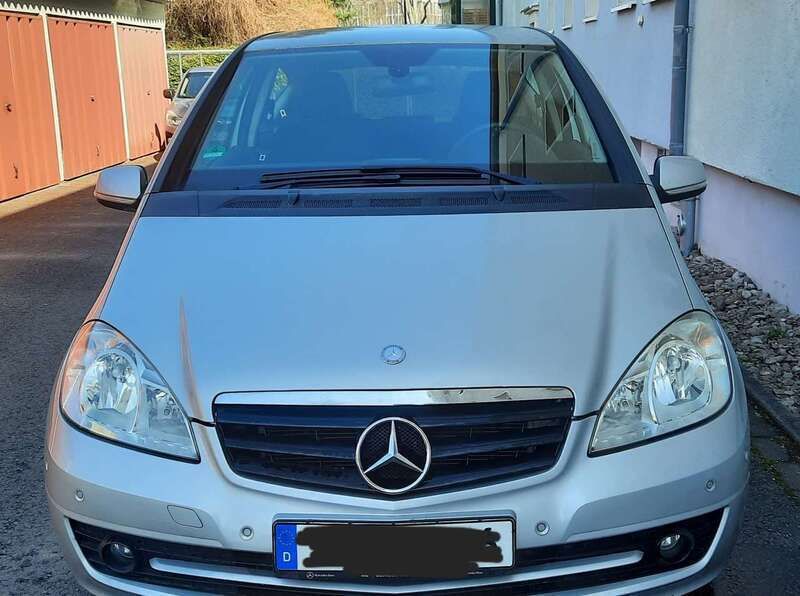 Silber Gebraucht 2010 Mercedes A150 Limousine | 8.500 € (Teuer) - Bild 1/4