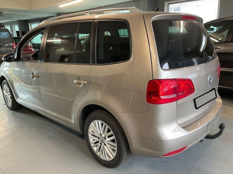 Gebraucht VW Touran Cup 105 PS (77 kW) 2015 Titanium beige metallic Van / Kleinbus
