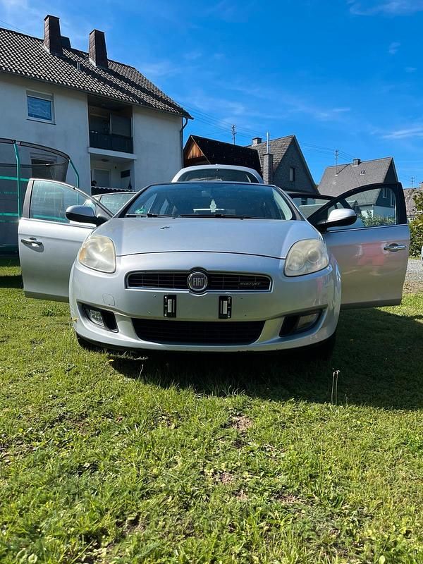 Silber Gebraucht 2007 Fiat Bravo Kleinwagen | 1.500 € (Fairer Preis) - Bild 1/4