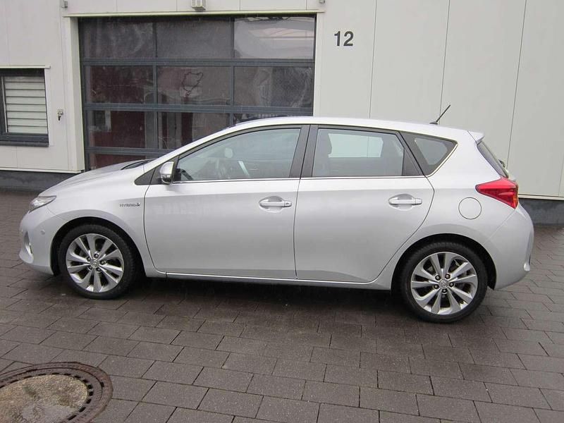 Gebraucht Toyota Auris Hybrid Edition 99 PS (72 kW) 2013 Silver metallic Kleinwagen