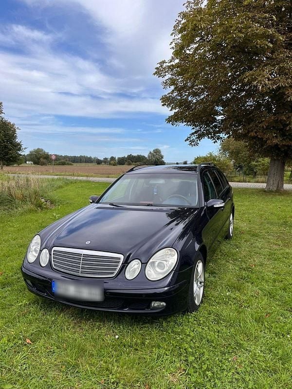 Blau Gebraucht 2005 Mercedes E220 Kombi | 4.000 € - Bild 1/4