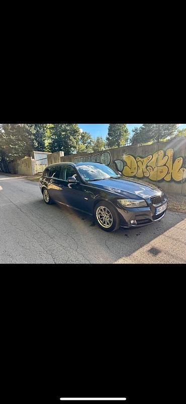 Schwarz Gebraucht 2012 BMW 316 Kombi | 5.250 € (Guter Preis) - Bild 1/4