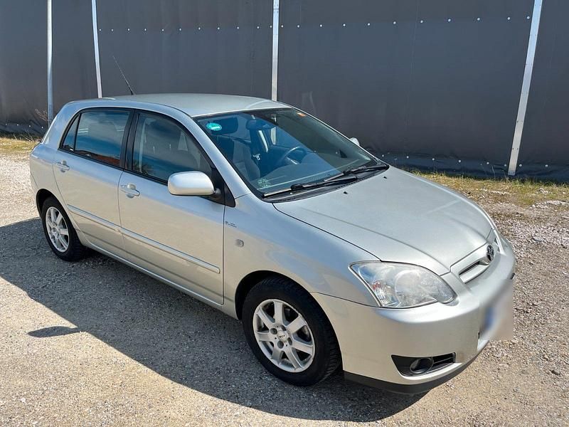 Gebraucht Toyota Corolla 96 PS (70 kW) 2004 Silber Kleinwagen