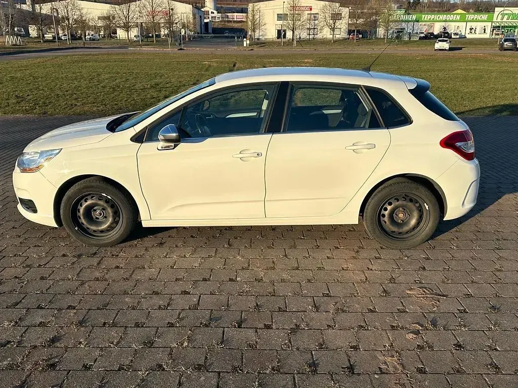Gebraucht Citroën C4 SELECTION 120 PS (88 kW) 2013 Weiß Limousine