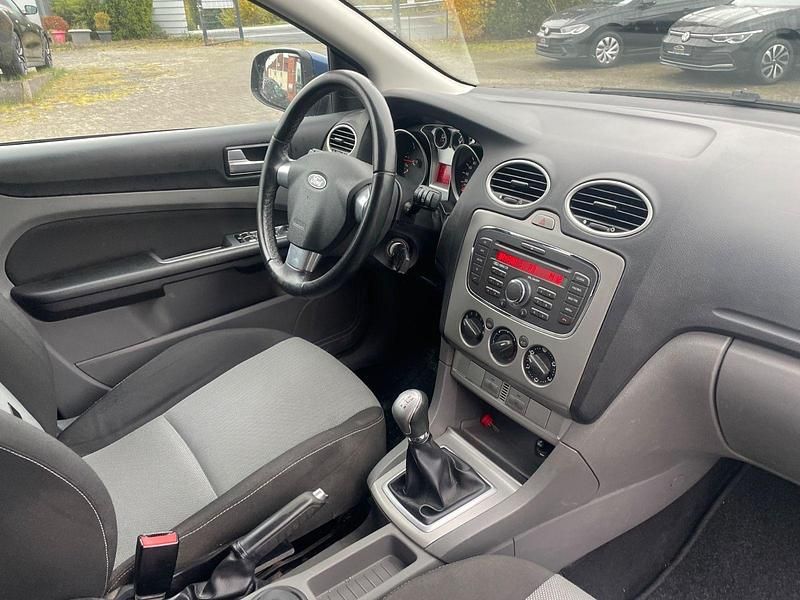 Gebraucht Ford Focus Style 109 PS (80 kW) 2010 Blau Kombi