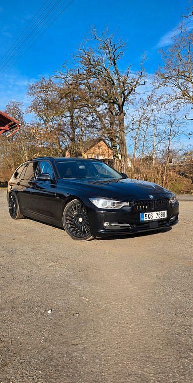 Gebraucht BMW 330 Sport Line 286 PS (210 kW) 2015 Schwarz Kombi