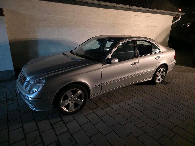 Gebraucht Mercedes E500 304 PS (223 kW) 2002 Silber Limousine