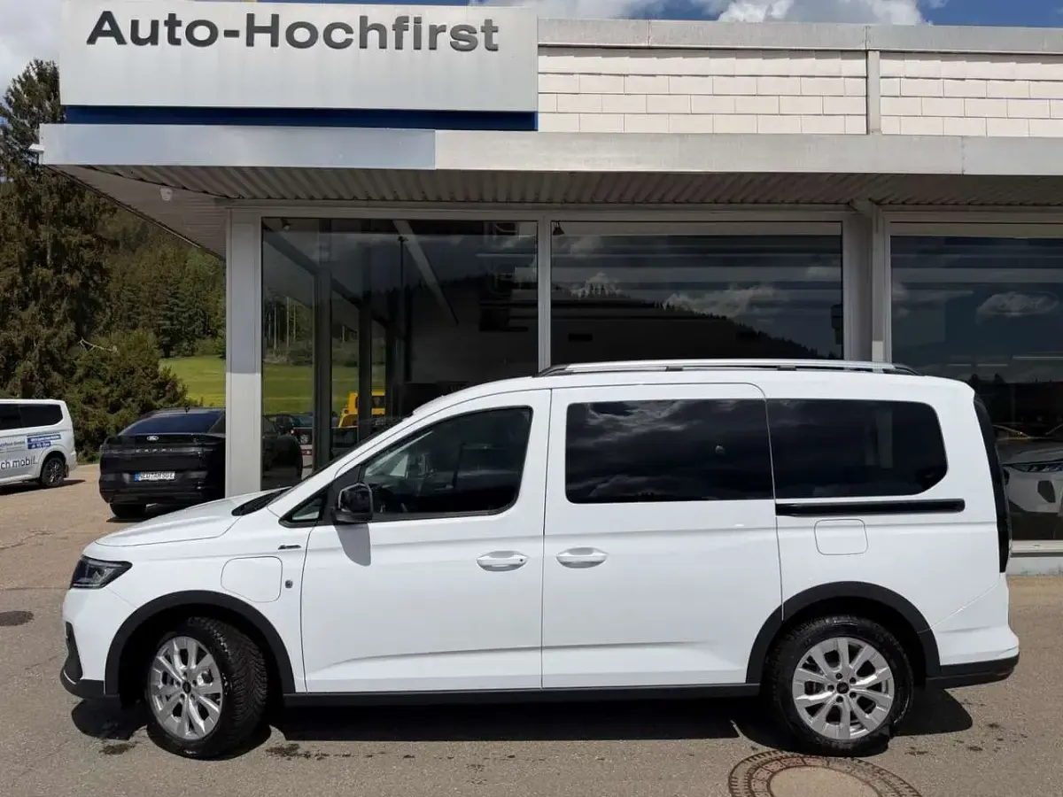 Gebraucht Ford Grand Tourneo Connect Active 150 PS (110 kW) 2025 Weiß Van / Kleinbus