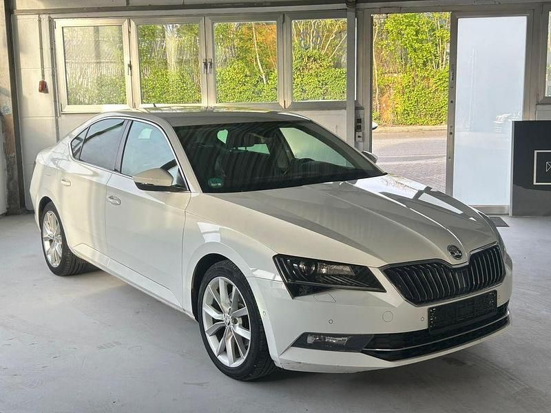 Gebraucht Skoda Superb Style 150 PS (110 kW) 2015 Weiß Limousine