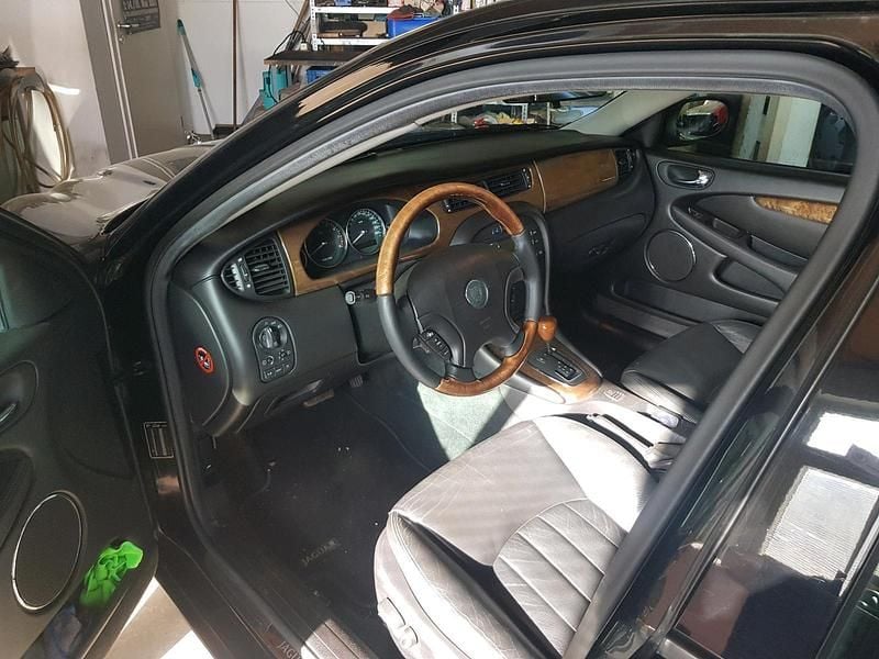 Second-hand Jaguar X-type 196 CP (144 kW) 2001 Negru Berlinǎ