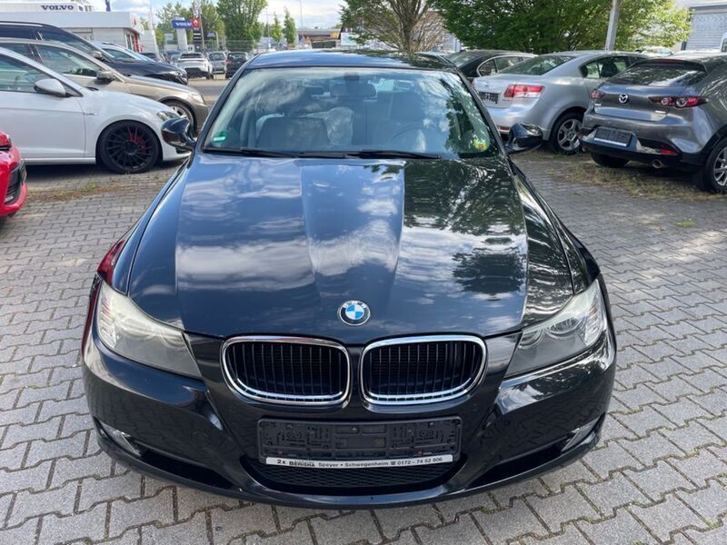 Schwarz Gebraucht 2012 BMW 318 Limousine | 12.499 € (Etwas zu teuer) - Bild 1/4