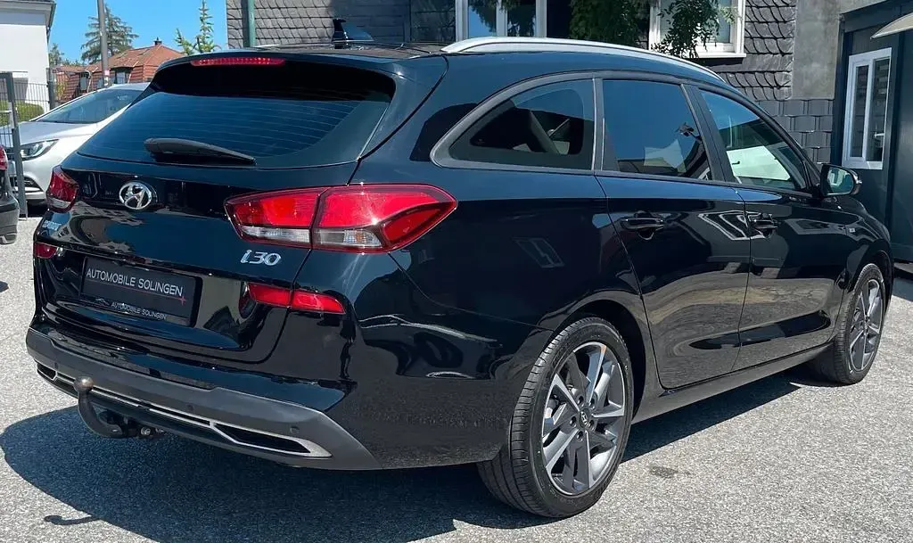 Gebraucht Hyundai i30 Trend 160 PS (117 kW) 2022 Schwarz Kombi