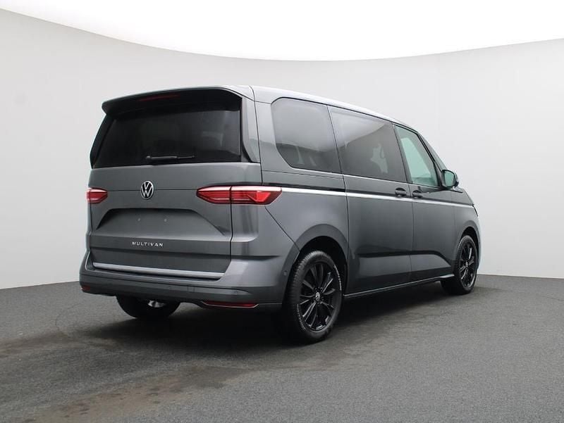 Gebraucht VW Multivan Style 150 PS (110 kW) 2025 Grau Van