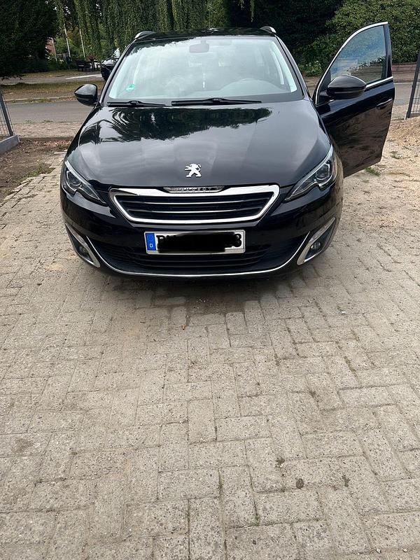 Gebraucht Peugeot 308 120 PS (88 kW) 2016 Schwarz Kombi