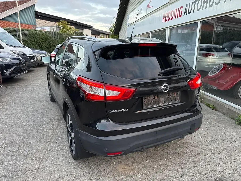 Gebraucht Nissan Qashqai Tekna 116 PS (85 kW) 2016 Schwarz SUV