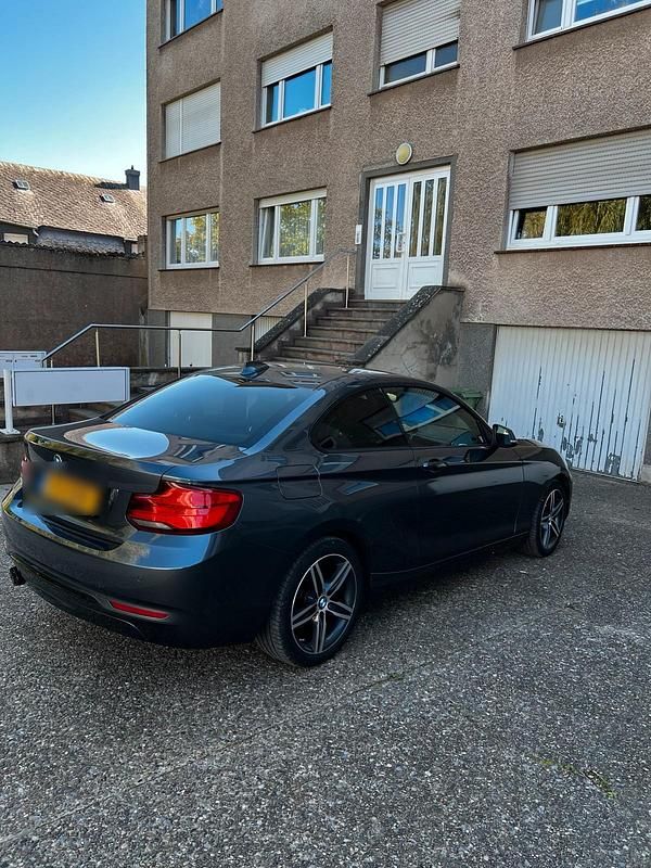 Grau Gebraucht 2018 BMW 220 Sport Line Coupé | 18.000 € (Fairer Preis) - Bild 1/4