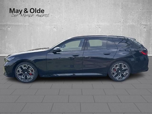 Neu BMW 540 Performance 303 PS (222 kW) 2026 Schwarz Kombi
